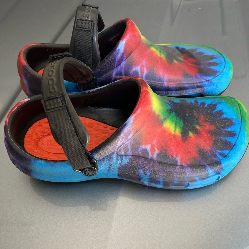 Croc Men’s 9 (women’s 11) tie dye clogs EUC
